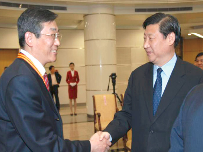  2007年時(shí)任上海市委書記習(xí)近平接見“第二屆上海市優(yōu)秀中國特色社會(huì)主義事業(yè)建設(shè)者”代表華黎