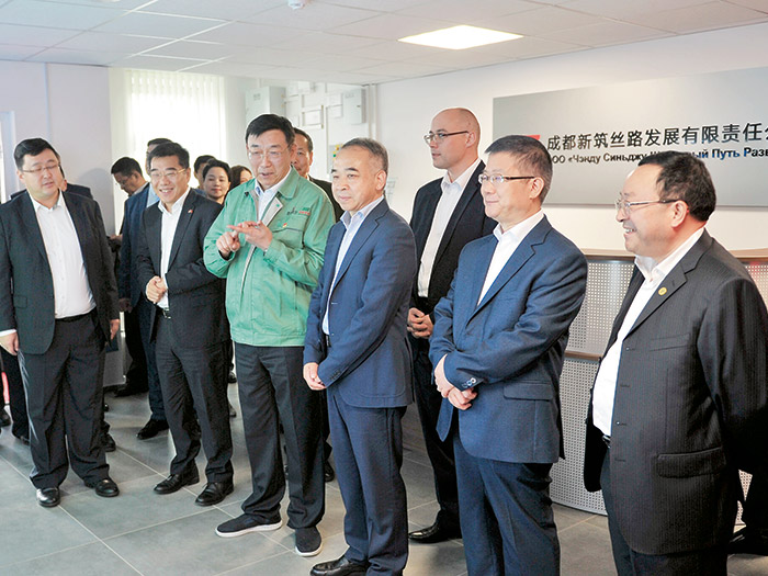  2018.8.29四川省委常委、成都市委書記范銳平視察新筑股份“中白工業(yè)園”項(xiàng)目投產(chǎn)運(yùn)營儀式